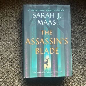 HARDCOVER The Assassins Blade by Sarah J. Maas